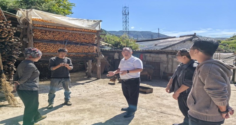 我校赴对口帮扶村对接驻村工作